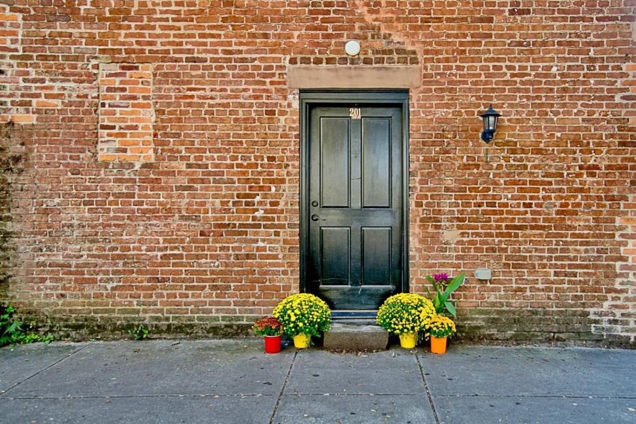 Comfy Carriage House Steps From The River 薩凡納 外观 照片